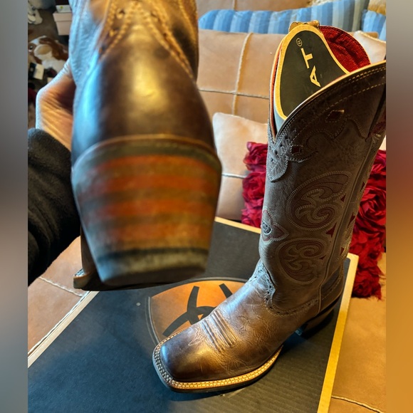 Ariat Martina cowboy boot. - Picture 3 of 7